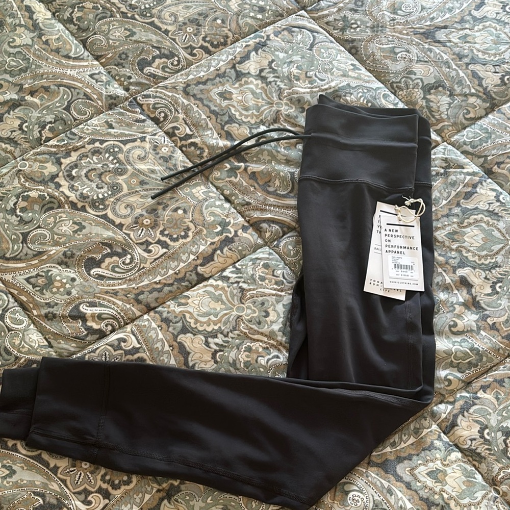 NWT Vuori Daily Leggings
